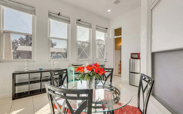 Near Apollo Beach! Bright Apt w/ Essentials