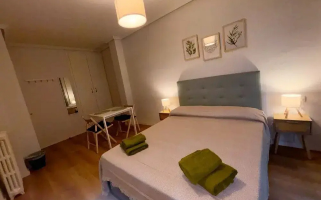Rooms Carlos, next to Plaza Mayor