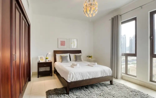 Retreat to Elegant Apartment in Old Town