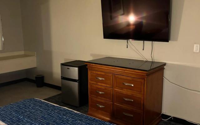Travelodge by Wyndham Lincoln Northeast