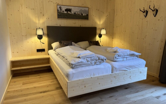 Superior Chalet With Sauna & Hot Tub