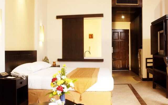 Horizon Karon Beach Resort & Spa