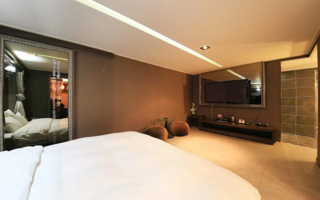 IMT 2 Hotel Wolgot