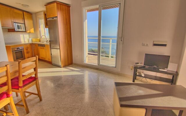 Отель Carvajal Seafront Penthouse Испания, Фуэнхирола - отзывы, цены и фото номеров - забронировать отель Carvajal Seafront Penthouse онлайн комната для гостей