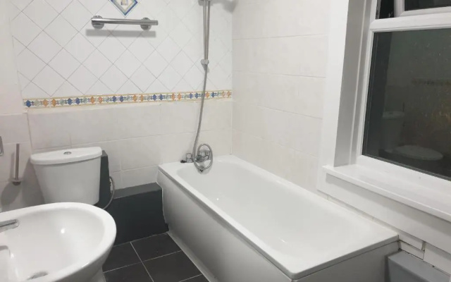 Lovely 1 Bedroom Flat High Barnet 3 Mins Away (Adults Only)