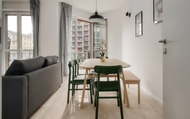 Beautiful apt with 2 balconies