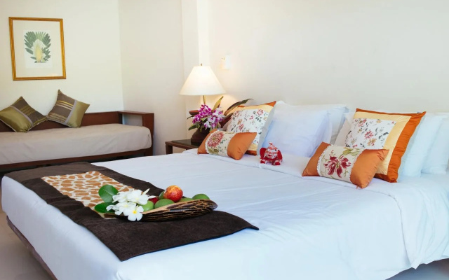 Hill Myna Holiday Park & Cafe
