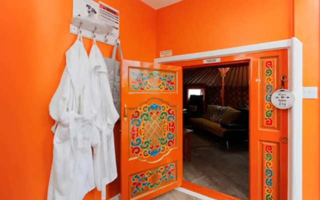 Orange Yurt With Hot Tub- Sleeps 4, Parking & Pets