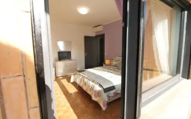 Eur Bright Spacious terraced Apartment