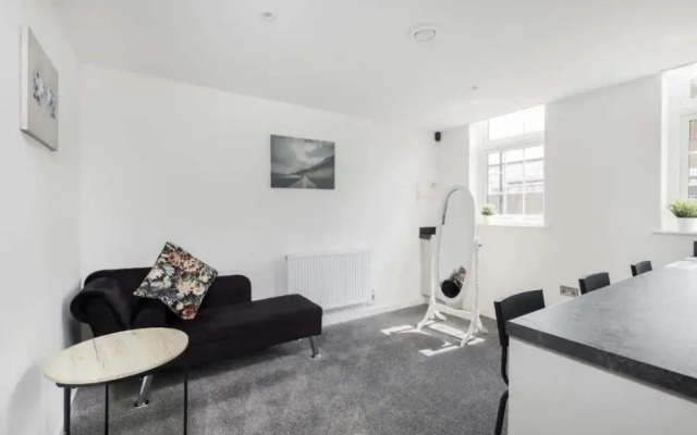 Modern 2bed Apartment-ground Floor-free Parking