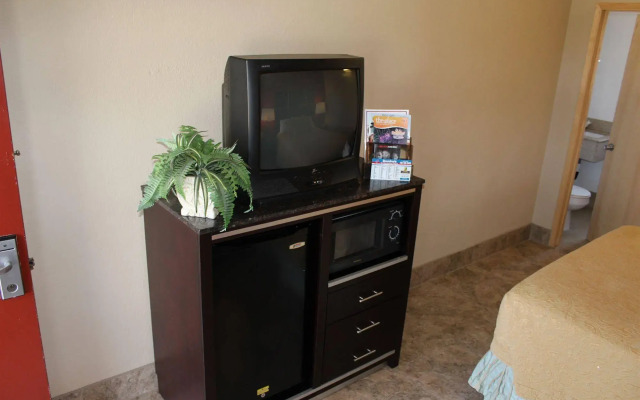 Harbor Inn & Suites
