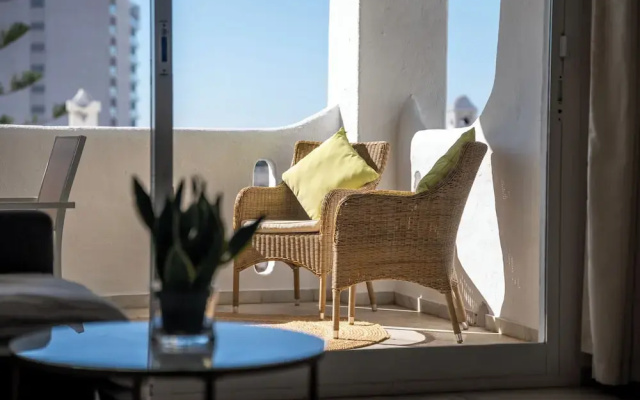 Apartment Sleeps 4 With Sea Views