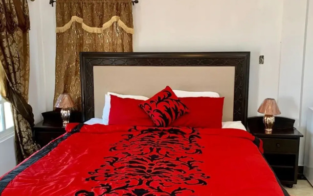 Chupaflor - Alexander Luxury & Executive Suites