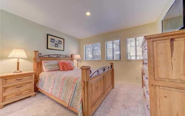Powder Village Condominium E5