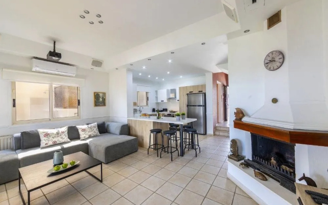 Meneou Beachfront Villa 5