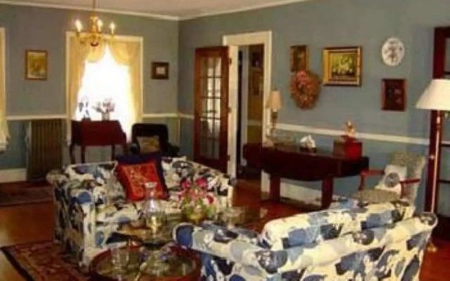 Tucker Hill Inn