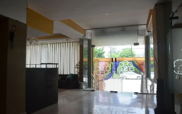 Capital O 66106 Hotel Samrat Kaushambhi