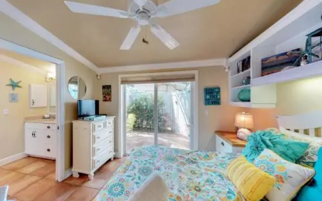 Palm Isle 3204 by RedAwning