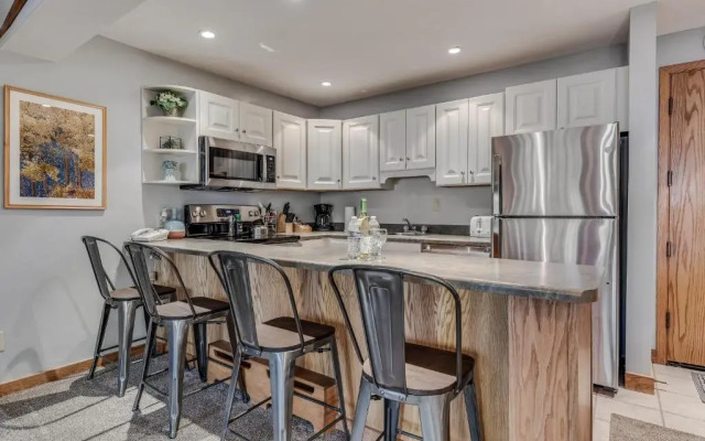 Laurelwood Condominiums Studio Premier Unit 202