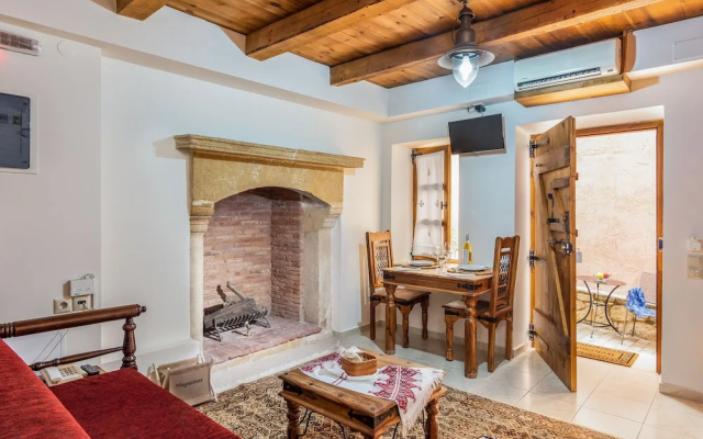 Petronikolis Traditional House