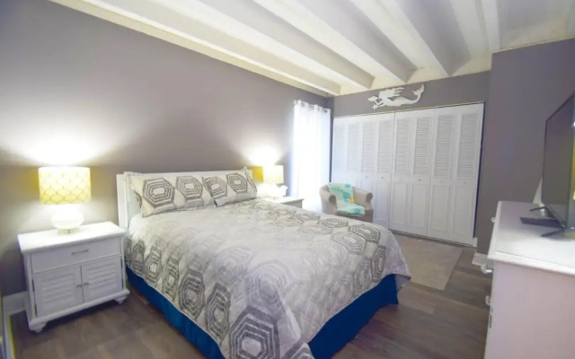 Jada 4H 1 Bedroom Condo by RedAwning