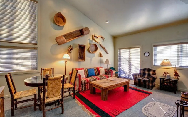 Queen Esther Condominium by Alpine Ski Properties
