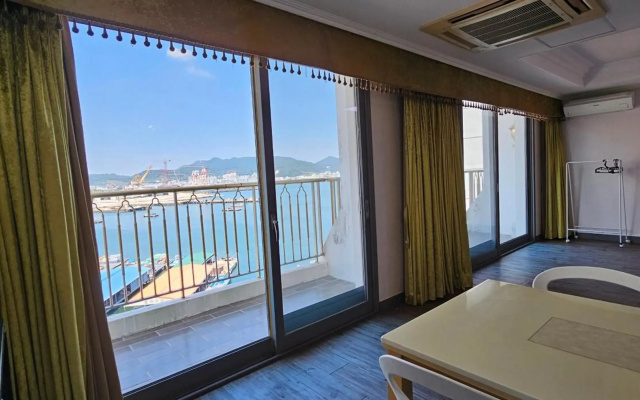 Bay Condo Hotel Tongyeong