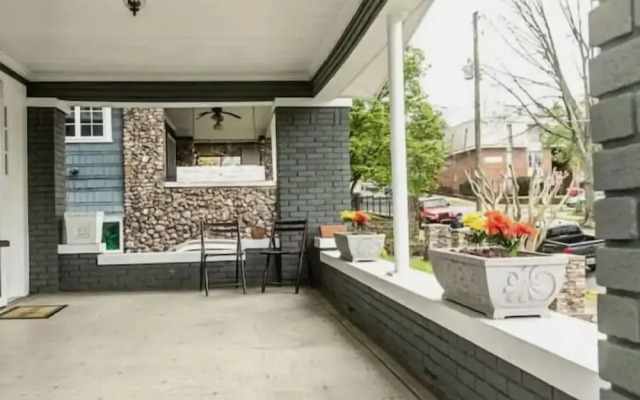 Trendy Lakeview Craftsman