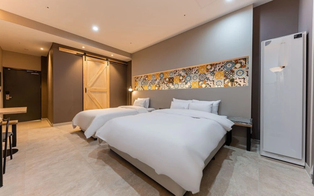 Hotel Road