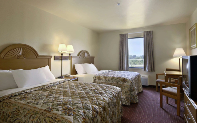 Days Inn by Wyndham Centre