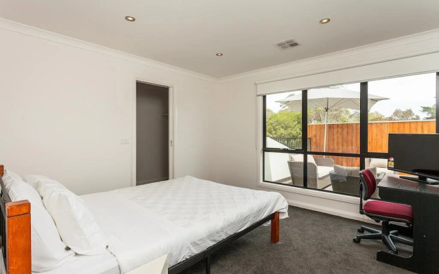 Barefoot Beach Holiday House