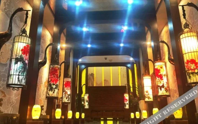 Tujia Chinese Inn (Enshi Tujia Girl's Town)