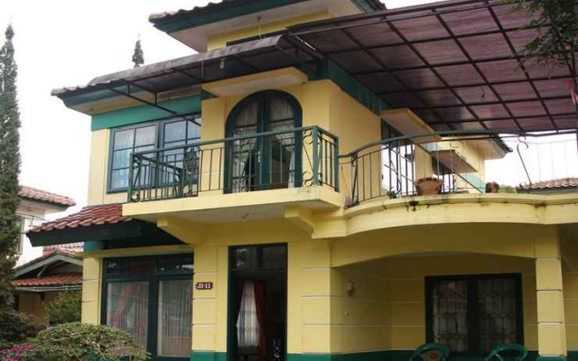 Villa Kota Bunga Kaktus