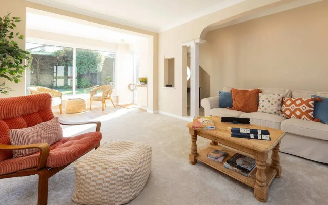 Coastal Comfort for 6 Felpham Beach
