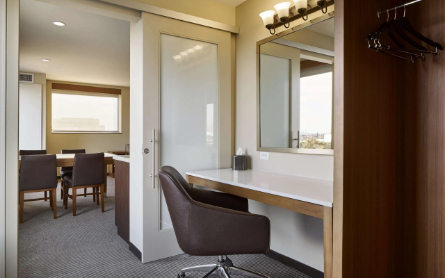 Hyatt Place Wilmington Riverfront