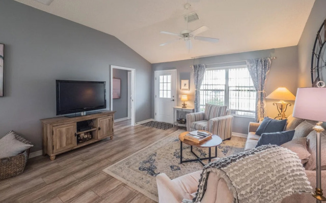 Deerfield Lane 1253 by White Pelican VR