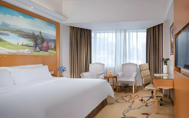 Vienna international hotel (Zhuhai Qinglv Road Riyuebei Grand Theater Branch)