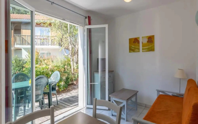 Apartment With Access to Pool