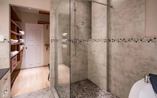 NEW The Yellow House - Renovated Monumental Penthouse