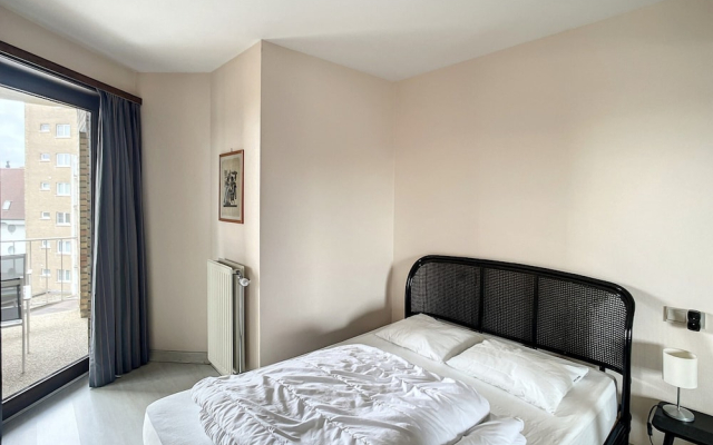 Apartment Near Albert Beach With Terrace