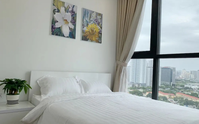 Canh Apartment in Vinhome Skylake