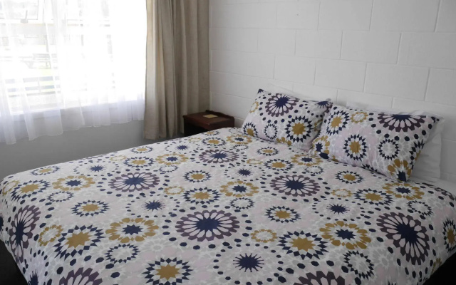 Raglan Palm Beach Motel