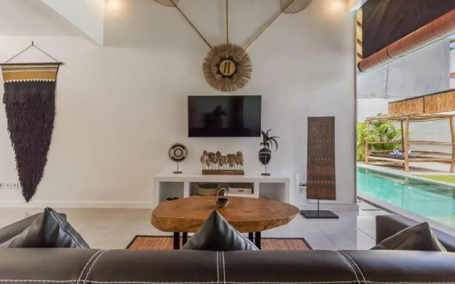 Oberoi new 4 bedr villa 5min walk from eat street&Beach