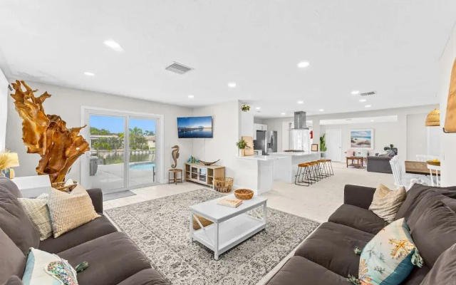 368 Carmine Dr
