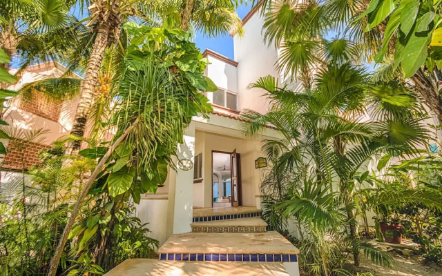 Beachfront W Private Staff in Gated Community