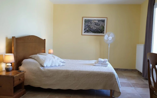 Spacious Villa Near Villemoustaussou With Pool