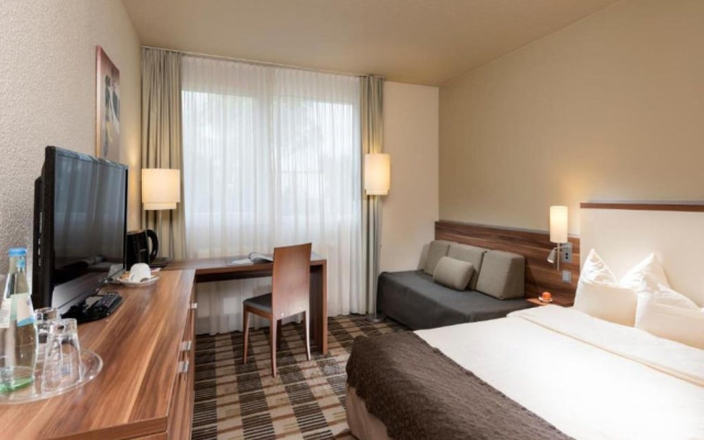 Sunday Saarbruecken Sued Double Room With Armchair