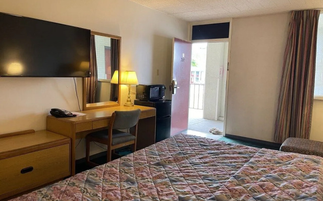 Horseshoe Curve Lodge