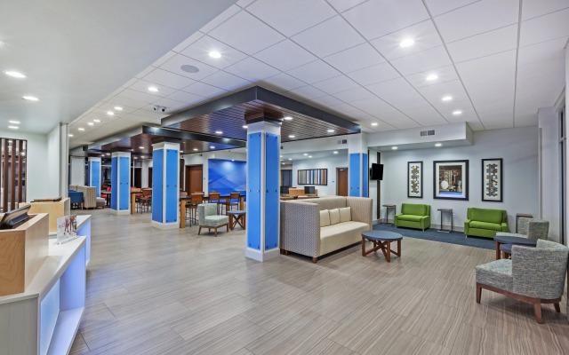 Holiday Inn Express & Suites Coffeyville by IHG