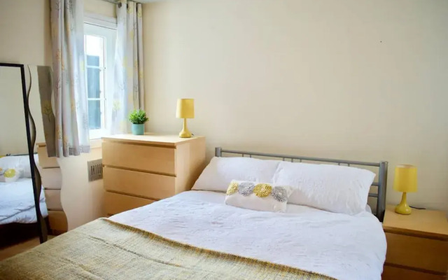 Spacious 3 Bed Apartment in Central Location